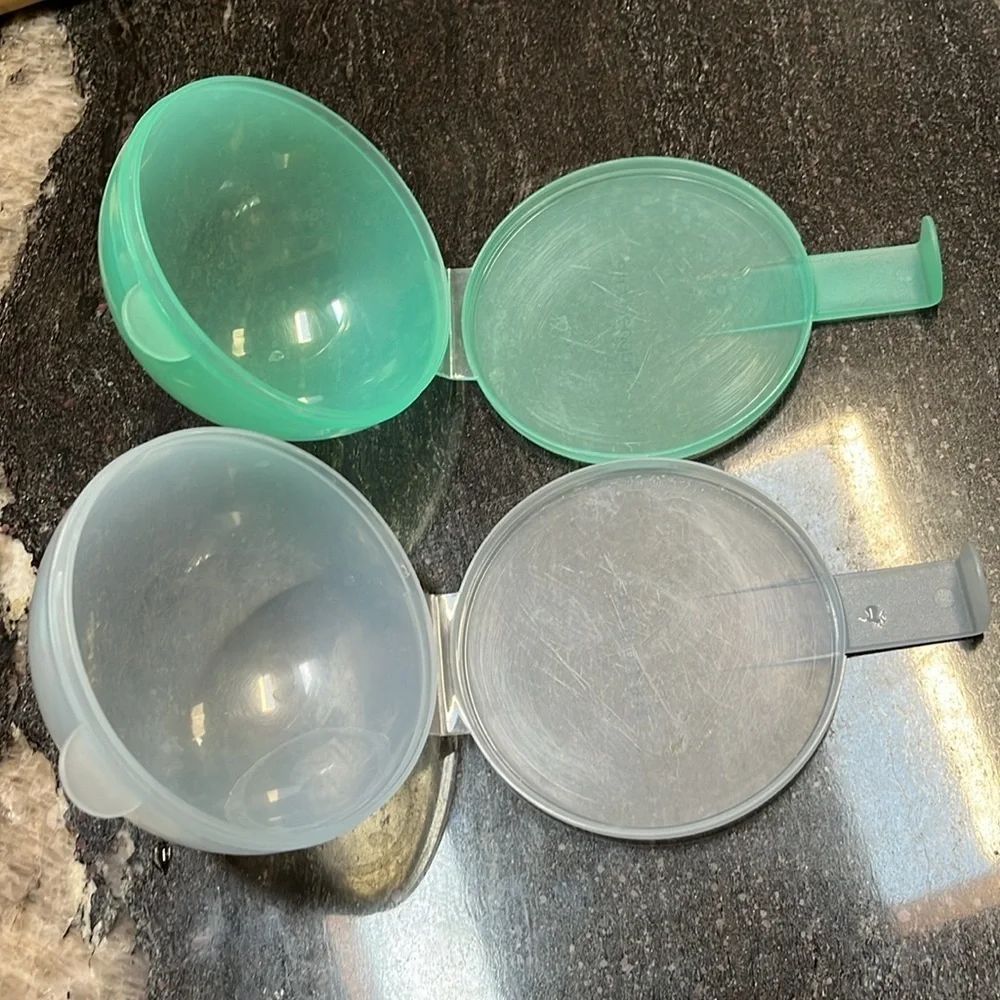 Tupperware Hang in refrigerator Produce Keepers- Green and Blue Set of Two